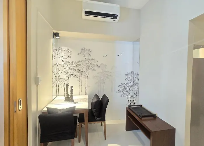 Very Cosy One Uptown Near Grand Hyatt Bgc Uptown Mall And St Lukes Medical Center