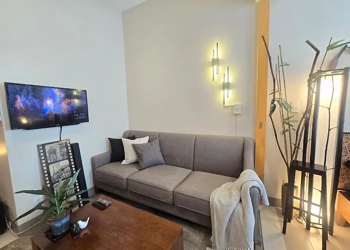 Very Cosy One Uptown Near Grand Hyatt Bgc Uptown Mall And St Lukes Medical Center Manila