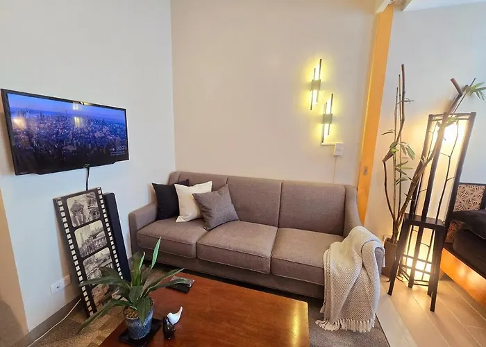 Very Cosy One Uptown Near Grand Hyatt Bgc Uptown Mall And St Lukes Medical Center Manila