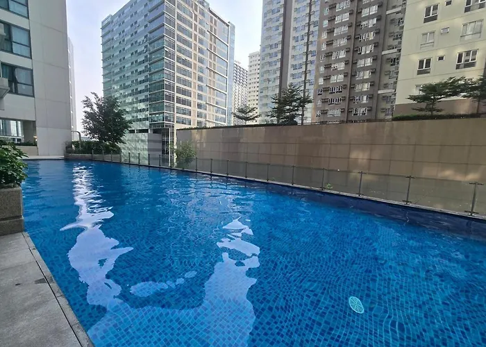 Very Cosy One Uptown Near Grand Hyatt Bgc Uptown Mall And St Lukes Medical Center Apartment