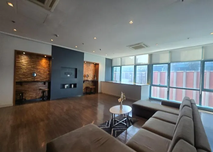 Very Cosy One Uptown Near Grand Hyatt Bgc Uptown Mall And St Lukes Medical Center Apartment